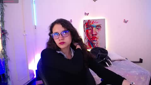 Emili Russo online show from October 15, 2025, 7:47 pm