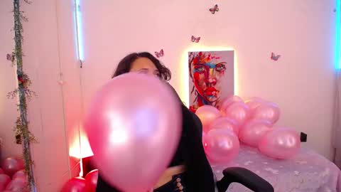 Emili Russo online show from October 17, 2025, 8:00 pm