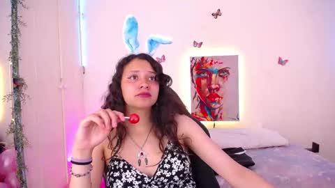 Emili Russo online show from October 27, 2025, 8:57 pm