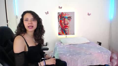 Emili Russo online show from October 29, 2025, 7:26 pm