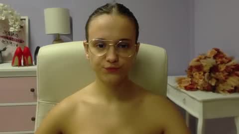 Snapshot of emilly_lust99 chatting on December 6, 2024, 7:32 am Emilly online show from December 6, 2024, 7:32 am