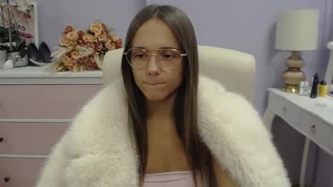 Emilly online show from November 23, 2025, 3:01 pm