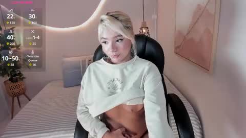 emilly_mell online show from June 13, 2026, 12:03 pm