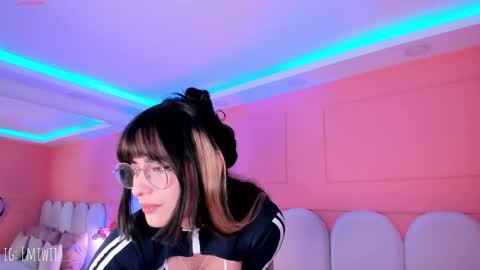 Emilly  online show from May 15, 2026, 5:42 pm