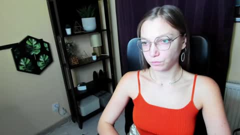 Snapshot of emilly_xkiss chatting on February 6, 2025, 6:24 pm Emilly online show from February 6, 2025, 6:24 pm