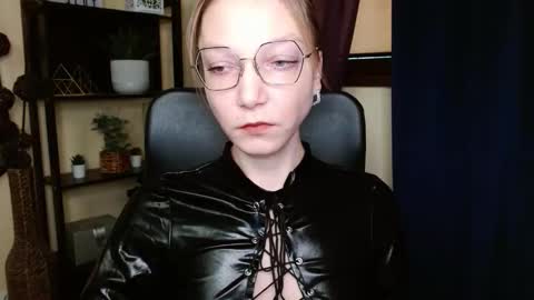 Emilly online show from February 19, 2026, 7:04 am