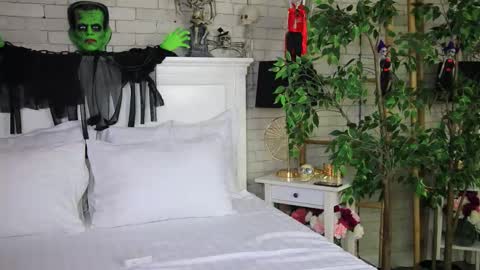 Snapshot of emillybronte chatting on October 31, 2025, 8:21 pm EMMA online show from October 31, 2025, 8:21 pm