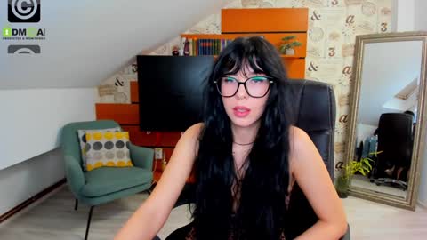 Snapshot of emillytaylor chatting on December 9, 2024, 7:17 am EmillyTaylor online show from December 9, 2024, 7:17 am