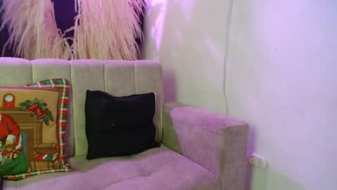 emily175445 online show from April 29, 2026, 1:04 pm