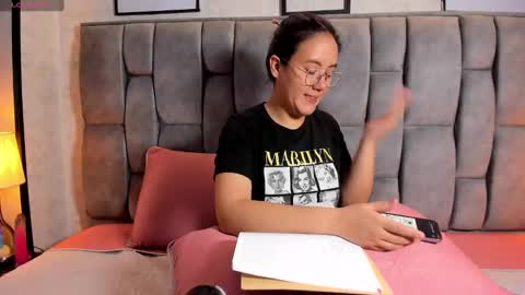 Emily online show from February 22, 2025, 6:28 am