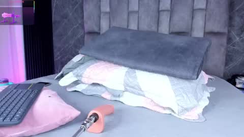 Snapshot of emily___fox chatting on November 3, 2025, 12:06 pm Emily online show from November 3, 2025, 12:06 pm