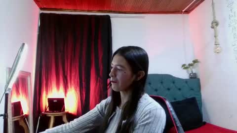 Snapshot of emily___rouse chatting on August 2, 2026, 9:35 pm emily___rouse online show from August 2, 2026, 9:35 pm