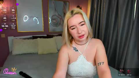 Snapshot of emily__bliss chatting on February 18, 2026, 7:59 am Emily Bliss online show from February 18, 2026, 7:59 am