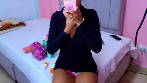  E M I L Y  online show from October 8, 2025, 12:47 pm