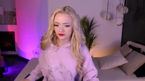 Emily online show from November 13, 2025, 4:39 pm