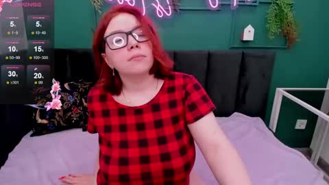 Snapshot of emily_amorre chatting on January 17, 2025, 4:39 am Emily 3 online show from January 17, 2025, 4:39 am