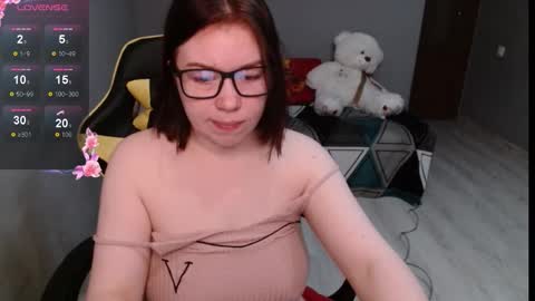 Snapshot of emily_amorre chatting on September 23, 2025, 1:30 am Emily 3 online show from September 23, 2025, 1:30 am