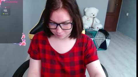 Snapshot of emily_amorre chatting on September 25, 2025, 1:31 am Emily 3 online show from September 25, 2025, 1:31 am