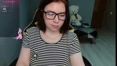 Snapshot of emily_amorre chatting on October 6, 2025, 1:14 am Emily 3 online show from October 6, 2025, 1:14 am