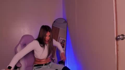 Snapshot of emily_beltonn chatting on February 3, 2026, 7:08 pm online show from February 3, 2026, 7:08 pm