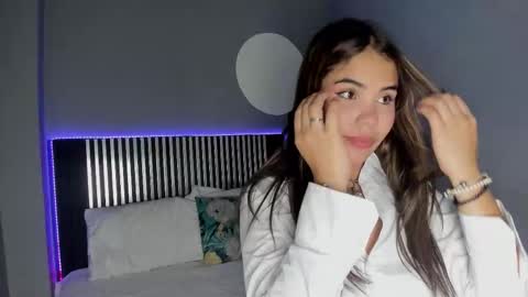 Snapshot of emily_beltonn chatting on February 12, 2026, 7:42 pm online show from February 12, 2026, 7:42 pm