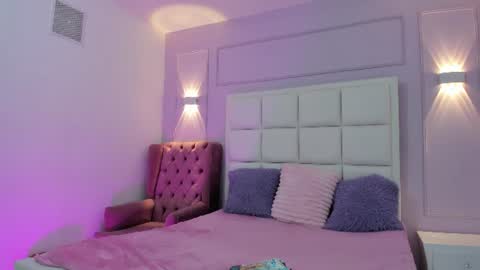 Snapshot of emily_bruss chatting on July 10, 2026, 9:17 pm emily_bruss online show from July 10, 2026, 9:17 pm