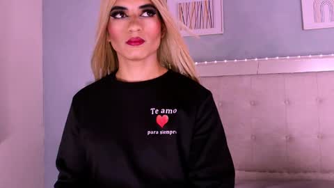 Snapshot of emily_castillo1_ chatting on September 27, 2025, 5:23 am emily_castillo1_ online show from September 27, 2025, 5:23 am