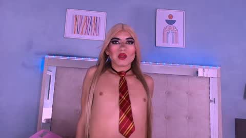 Snapshot of emily_castillo1_ chatting on October 16, 2025, 5:08 am emily_castillo1_ online show from October 16, 2025, 5:08 am