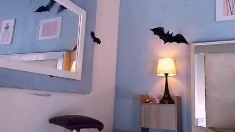 emily_castillo1_ online show from November 30, 2025, 11:47 am