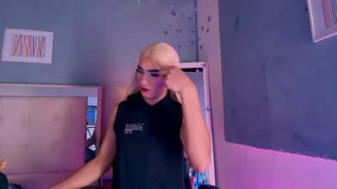 emily_castillo1_ online show from July 6, 2026, 4:53 am