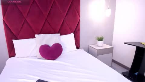 emily_clarkk_ online show from March 20, 2026, 8:14 pm