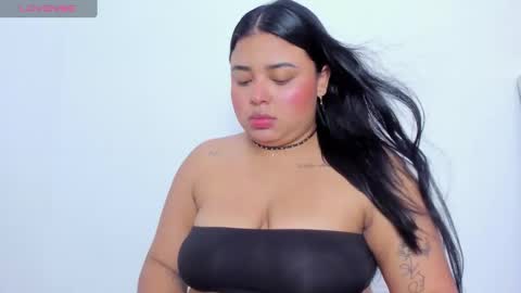 Snapshot of emily_cooper20_ chatting on January 16, 2025, 5:21 am Emily online show from January 16, 2025, 5:21 am