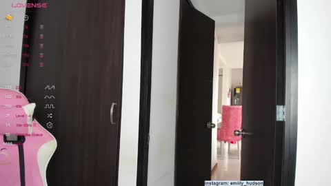 Snapshot of emily_huddson_ chatting on December 4, 2024, 6:50 pm independet model online show from December 4, 2024, 6:50 pm