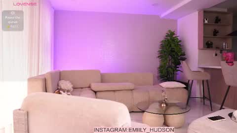 Snapshot of emily_huddson_ chatting on July 8, 2026, 8:13 pm independet model online show from July 8, 2026, 8:13 pm