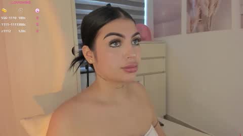 EmilyKenner  Independent model  online show from October 28, 2025, 11:25 am