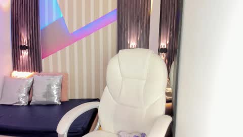 Emily online show from October 24, 2025, 1:40 pm