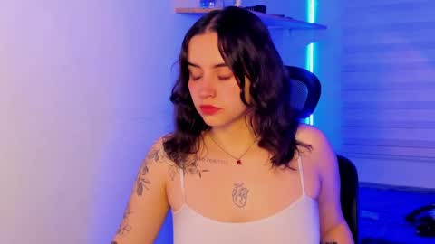 emily_lindey online show from October 29, 2025, 3:31 am