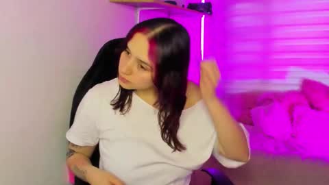 emily_lindey online show from December 14, 2025, 11:26 am