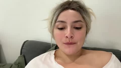 Snapshot of emily_morning_dew chatting on September 9, 2025, 5:40 am emily_morning_dew online show from September 9, 2025, 5:40 am