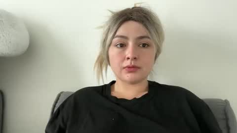 Snapshot of emily_morning_dew chatting on September 15, 2025, 7:41 am emily_morning_dew online show from September 15, 2025, 7:41 am