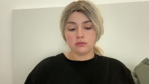 Snapshot of emily_morning_dew chatting on October 13, 2025, 6:02 am emily_morning_dew online show from October 13, 2025, 6:02 am