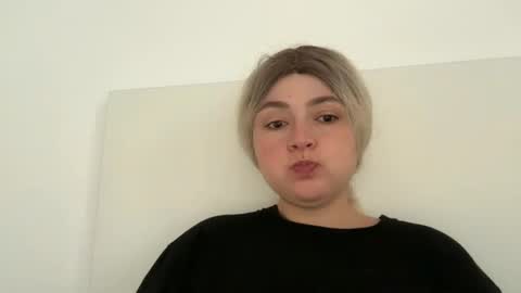 Snapshot of emily_morning_dew chatting on October 14, 2025, 6:14 am emily_morning_dew online show from October 14, 2025, 6:14 am