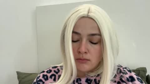 Snapshot of emily_morning_dew chatting on November 2, 2025, 9:00 am emily_morning_dew online show from November 2, 2025, 9:00 am