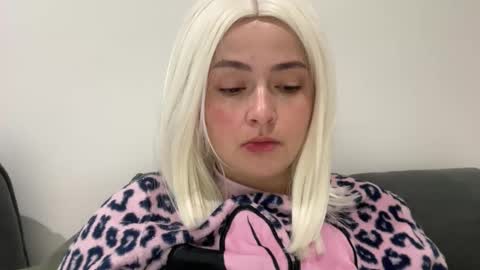 Snapshot of emily_morning_dew chatting on November 4, 2025, 6:01 am emily_morning_dew online show from November 4, 2025, 6:01 am