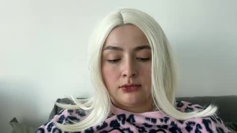 Snapshot of emily_morning_dew chatting on November 5, 2025, 10:15 am emily_morning_dew online show from November 5, 2025, 10:15 am