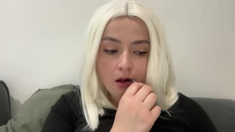 Snapshot of emily_morning_dew chatting on November 8, 2025, 1:22 pm emily_morning_dew online show from November 8, 2025, 1:22 pm