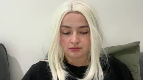 Snapshot of emily_morning_dew chatting on November 10, 2025, 7:40 am emily_morning_dew online show from November 10, 2025, 7:40 am