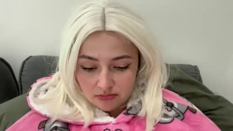 Snapshot of emily_morning_dew chatting on November 15, 2025, 12:13 pm emily_morning_dew online show from November 15, 2025, 12:13 pm