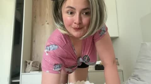 Snapshot of emily_morning_dew chatting on July 1, 2026, 8:16 am emily_morning_dew online show from July 1, 2026, 8:16 am