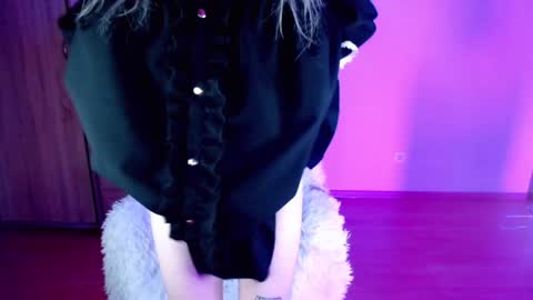 Lia online show from January 28, 2025, 11:50 pm